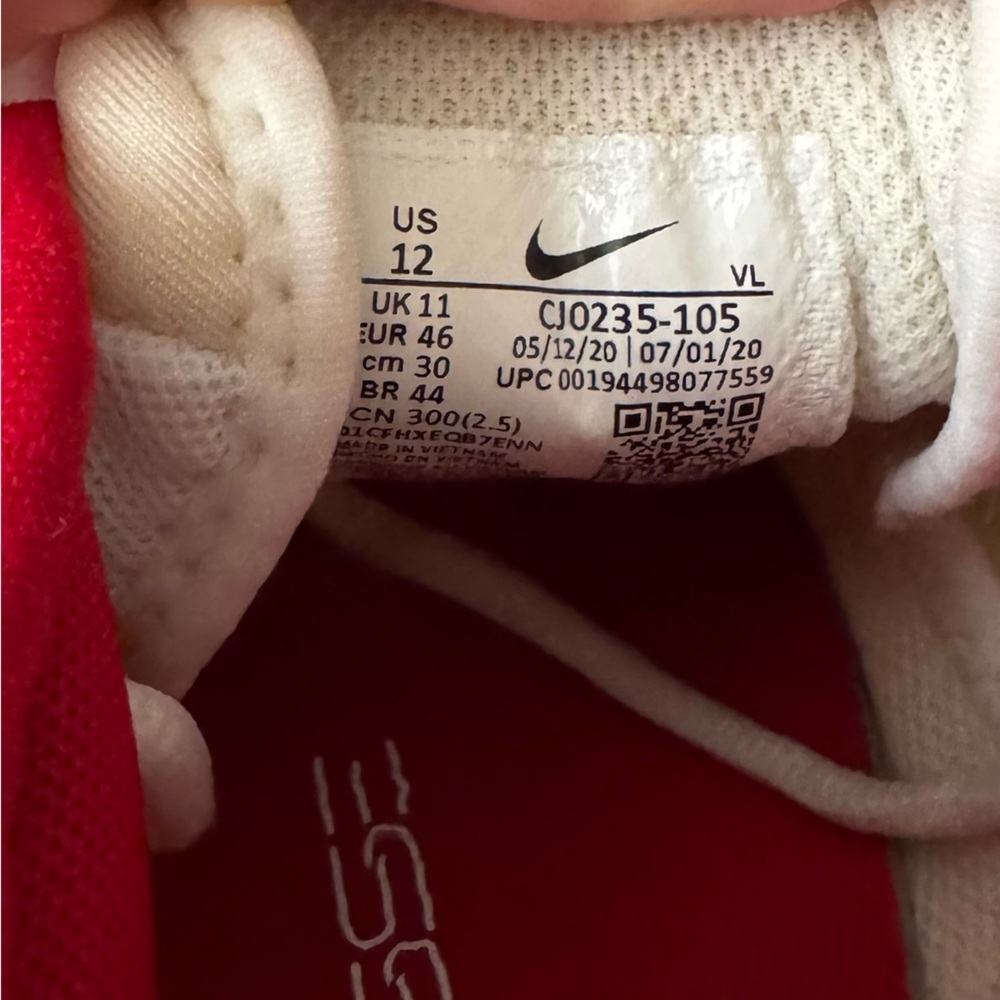 Nike Men's White and Red Athletic Shoes - Picture 3 of 10